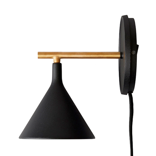 MENU Cast Sconce seinävalaisin, musta